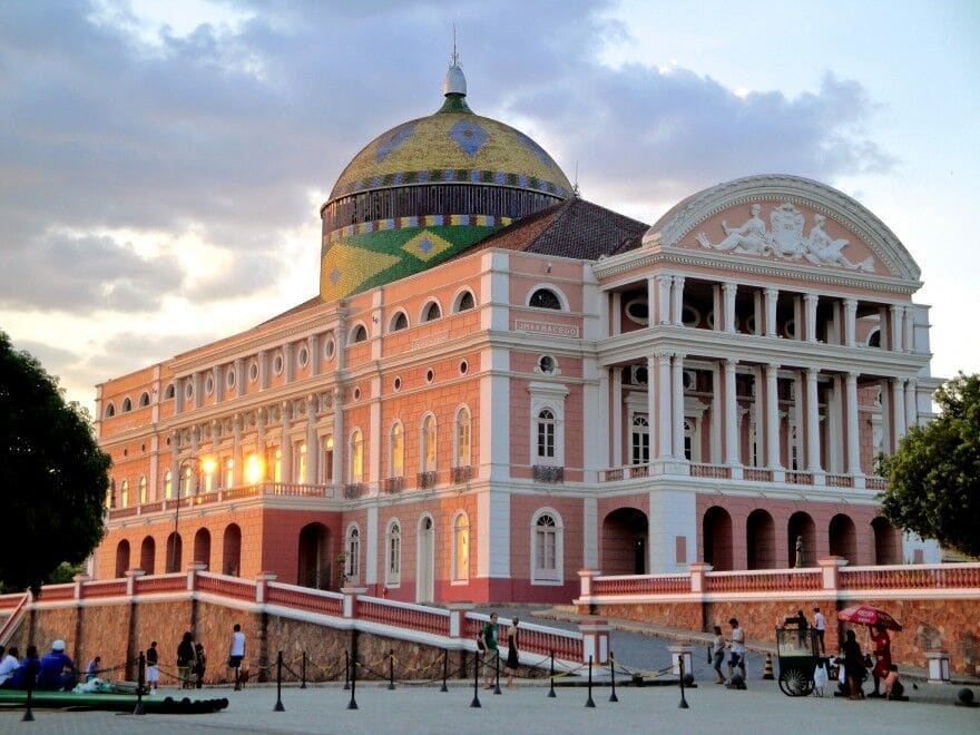 Façade du théâtre Amazonas à Manaus